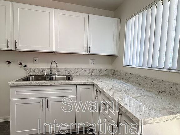5th image of 13614 Doty Ave