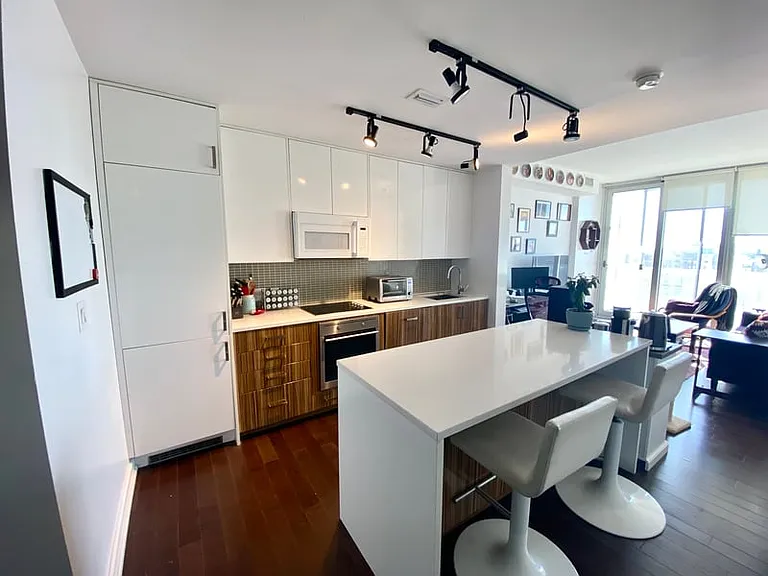 300 Lisgar St #1205 — Photo 4