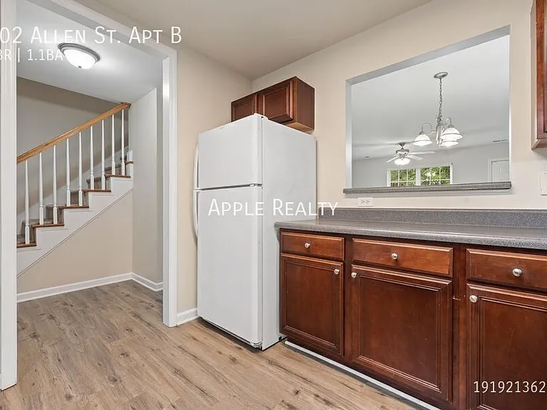 202 Allen St #B — Photo 6
