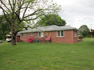 9 Lakeshore Dr, Bowdon, GA 30108