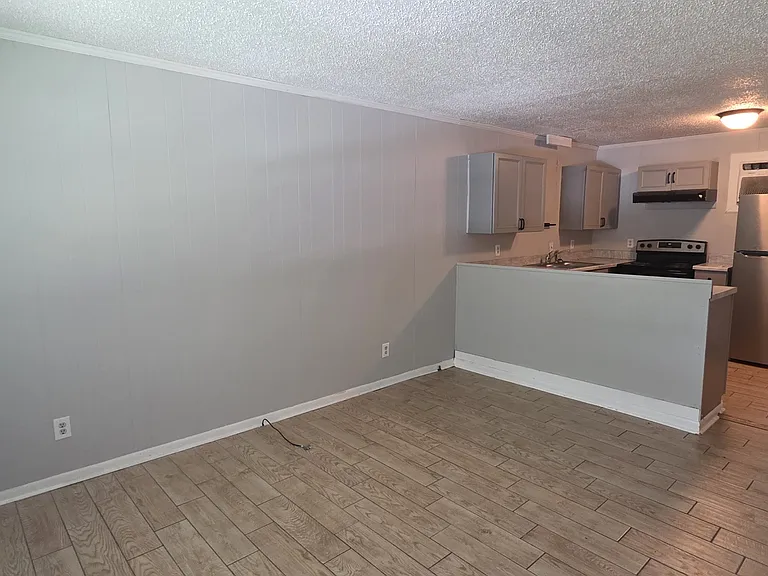 1015 Sloan St — Photo 2