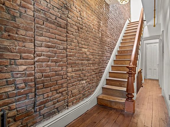 4th image of 408A Sackett St