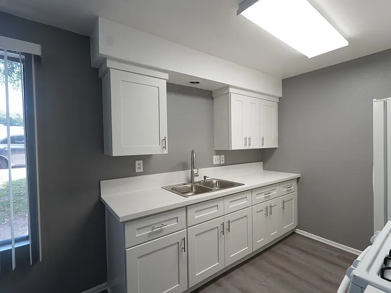 141 W Lambert Rd — Photo 7