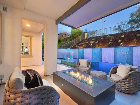 2266 Aventurine Pl, Carlsbad, CA 92009