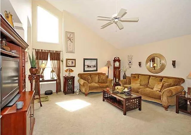 3 bed, 1469 sqft, $3,500 — Photo 2