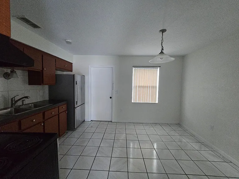 706 N Maryland Ave — Photo 9