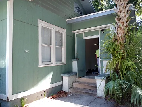 1402 NW 6th Pl Photo 1