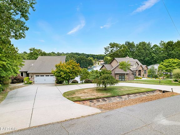 2nd image of 115 Bradford Ln