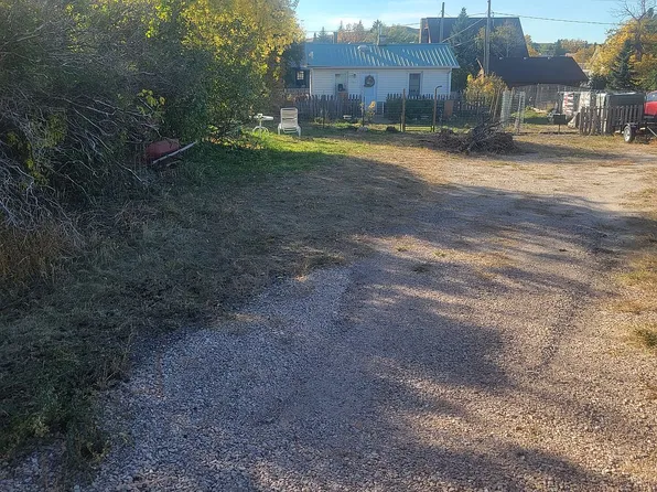 406 S Oak St, Lusk, WY 82225