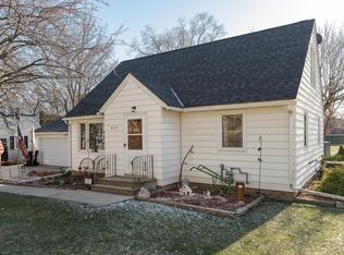 423 2nd St SW, Pine Island, MN 55963