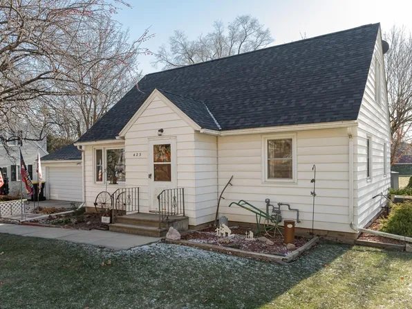 423 2nd St SW, Pine Island, MN 55963