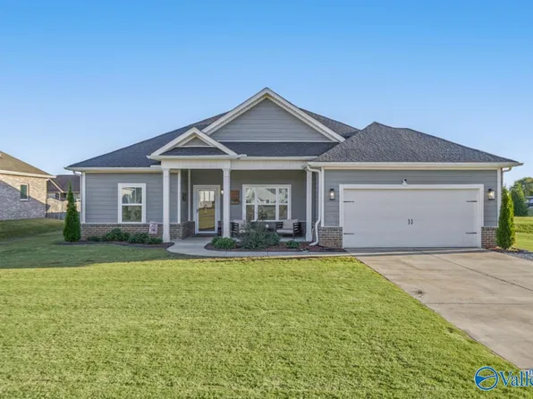 104 Parvin Way Dr, Hazel Green, AL 35750