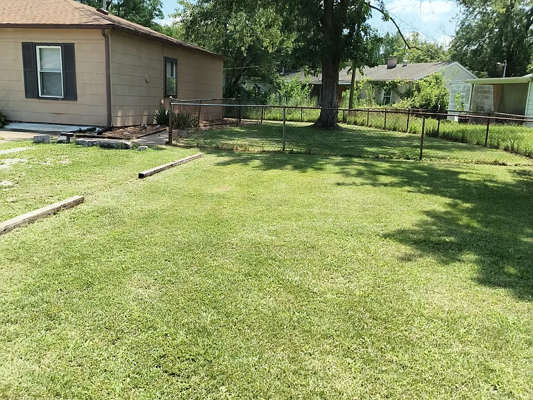726 Saint Paul Dr — Photo 4