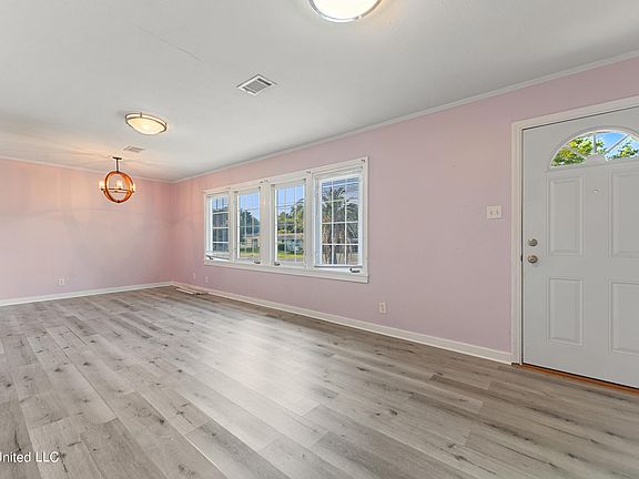 2nd image of 28 E Park St
