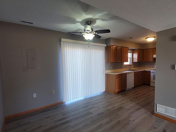 3rd image of 2210 W Todd Ln