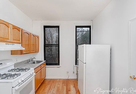 3rd image of 245 Montrose Ave #2B