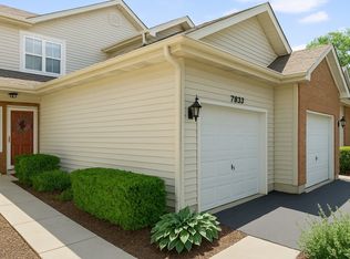 7833 Darien Lake Dr, Darien, IL 60561