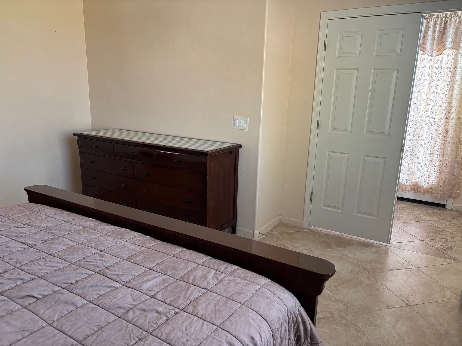 4 bed, 1800 sqft, $3,000 — Photo 2