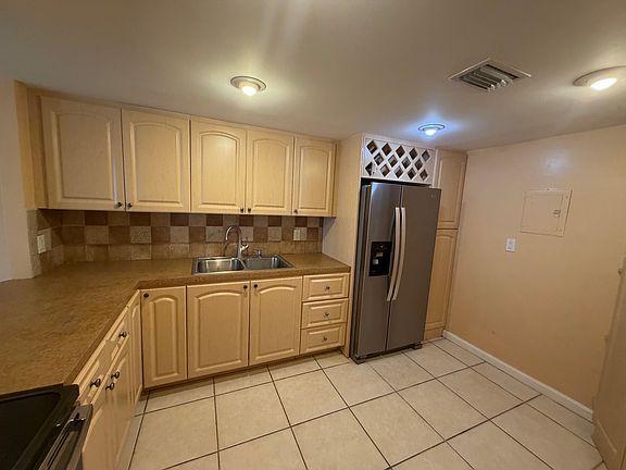 2nd image of 1301 Miami Gardens Dr APT 711W