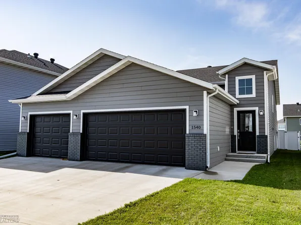 1540 66th Ave S, Fargo, ND 58104