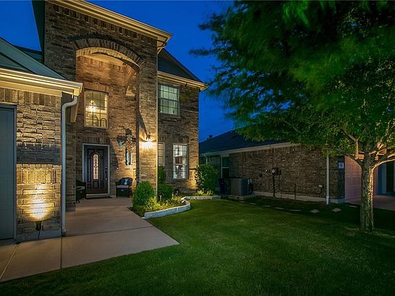 4th image of 1104 Nocona Dr