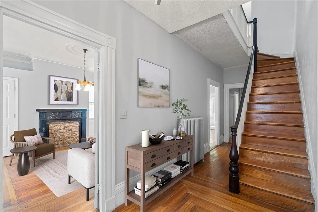 4 bed, 2.5 bath, 2216 sqft, $4,000 — Photo 4