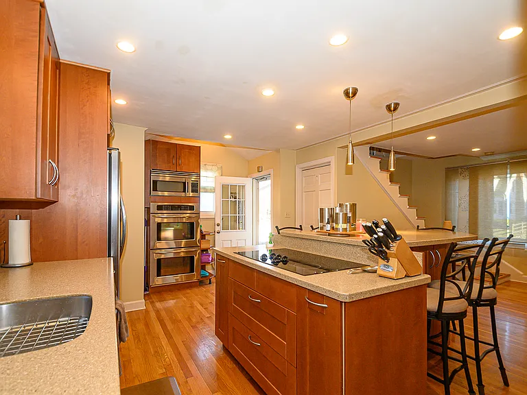 508 Pleasant St — Photo 4