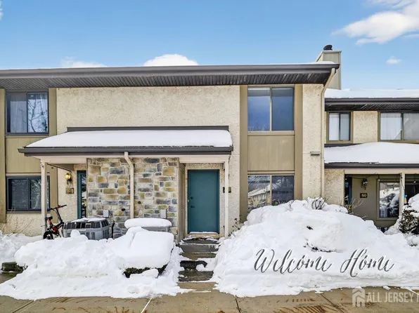 49 Hampshire Dr, Plainsboro, NJ 08536