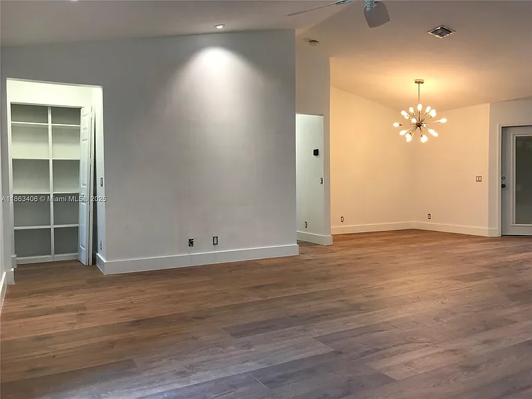 4265 Pine Ridge Ct — Photo 3