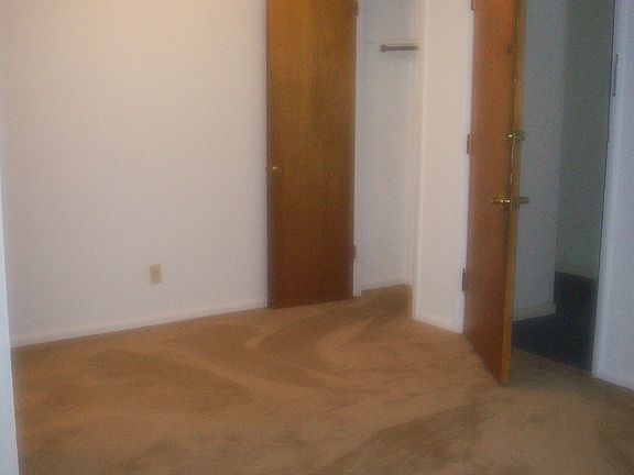 entry way/dinging room