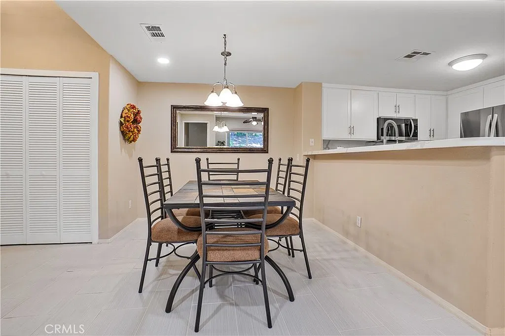 2 bed, 1101 sqft, $2,700 — Photo 3