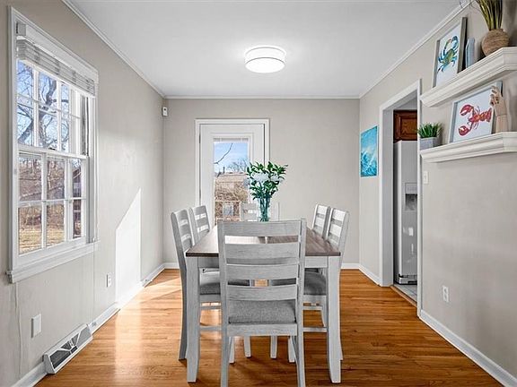 3rd image of 10001 Oakdell Dr