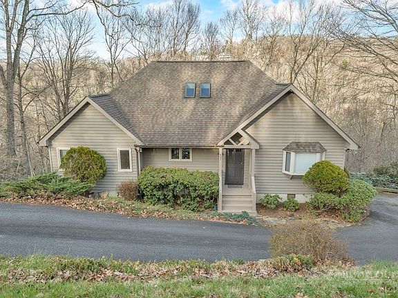 2nd image of 407 Peacock Drive