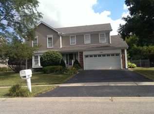 992 Holly Cir, Lake Zurich, IL 60047