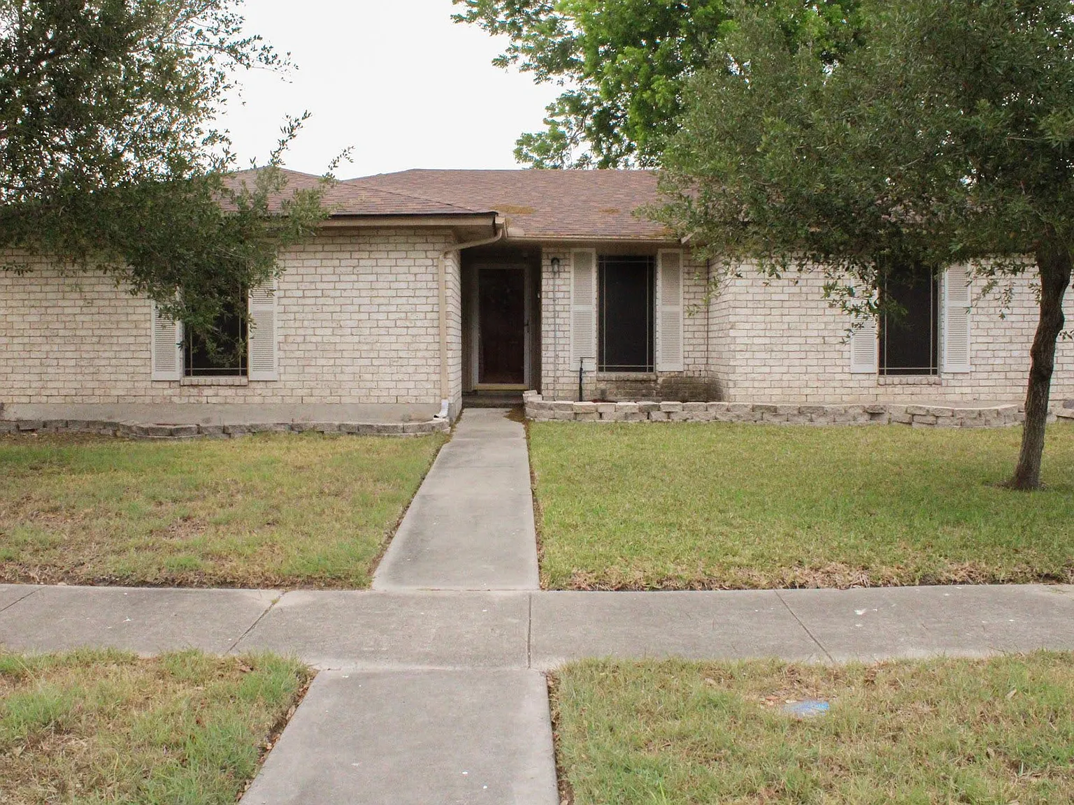 2102 Meadowgrove Dr — Photo 1
