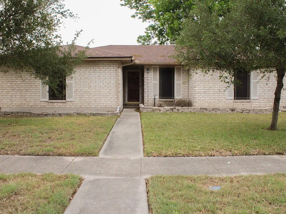 2102 Meadowgrove Dr