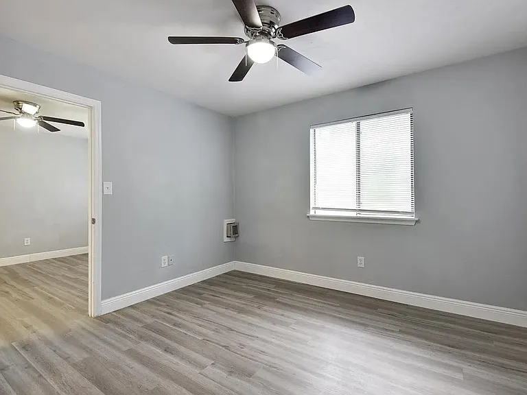 214 Columbia Dr — Photo 4