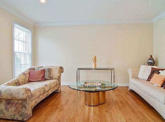3rd image of 208 Kacie Ct
