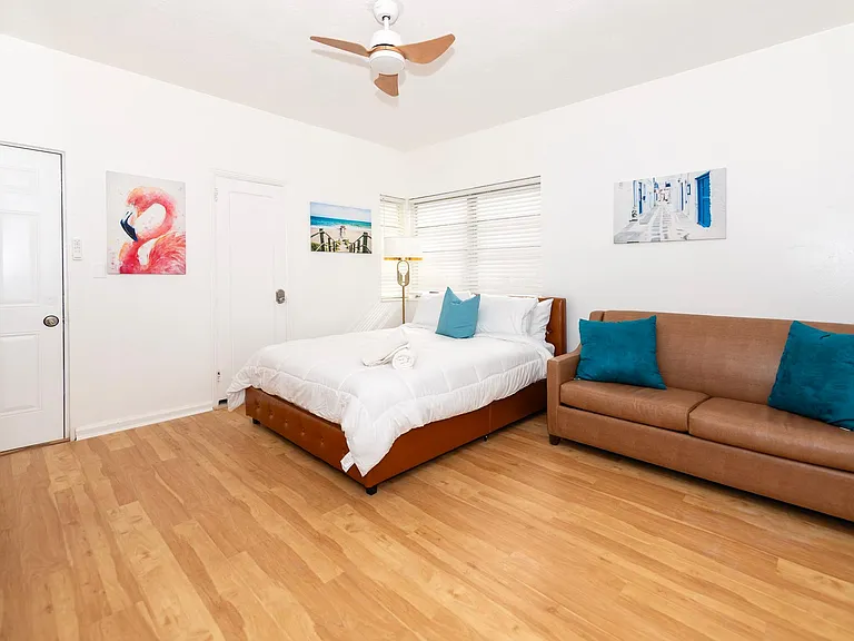 545 Michigan Ave #6 — Photo 15