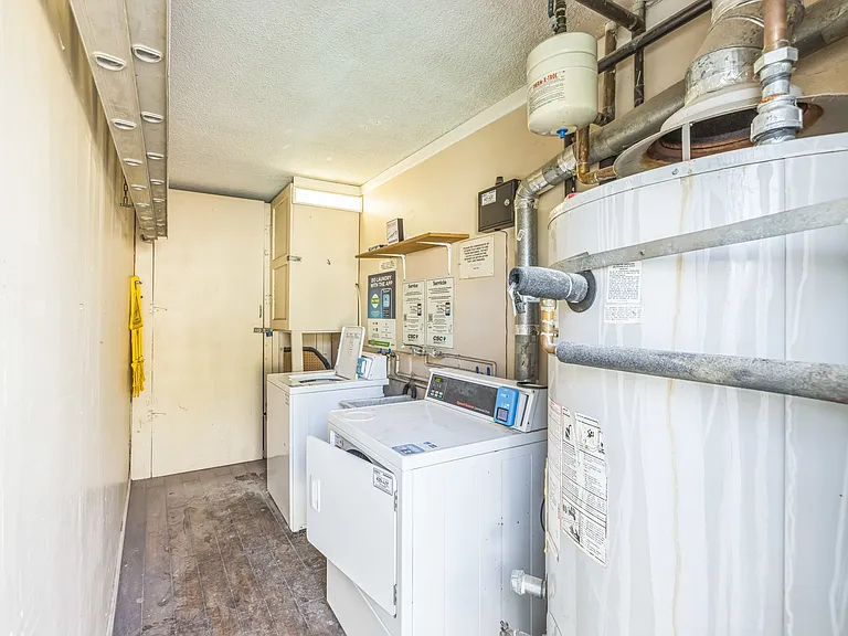 588 E. Mel Avenue - Hermosa Palms — Photo 15