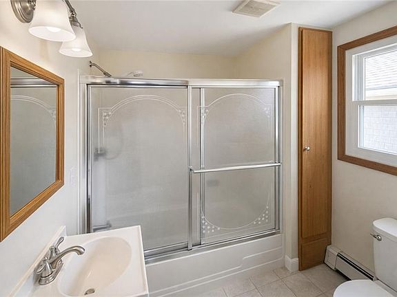 5th image of 61 Walter Ave