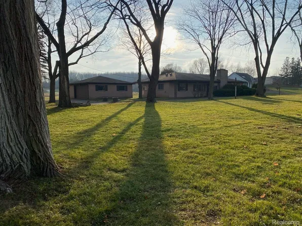 10075 Davisburg Rd, Davisburg, MI 48350
