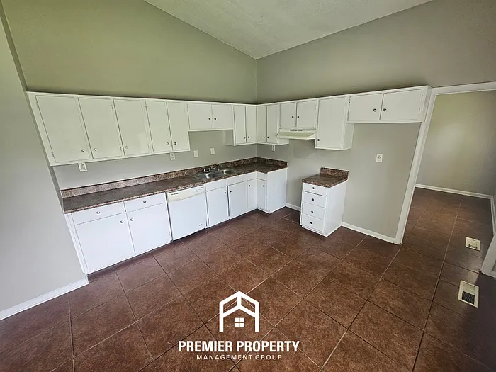 6149 Quince Rd — Photo 7