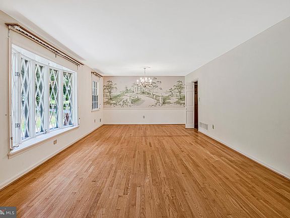 4th image of 4111 Halifax Ct