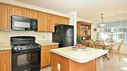 3 bed, 3.5 bath, 2156 sqft, $2,850 — Photo 3