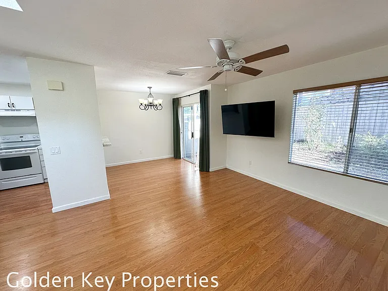410 Ferrara Way — Photo 5