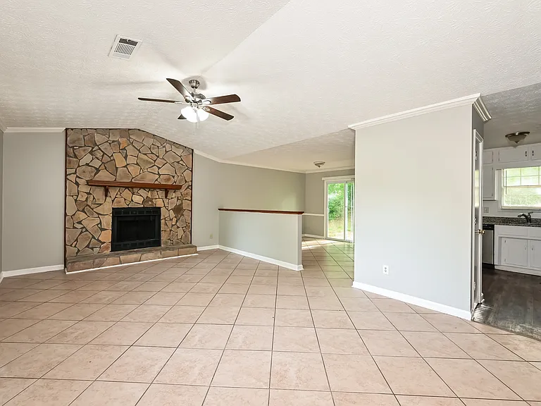 450 Pennybrook Dr — Photo 2