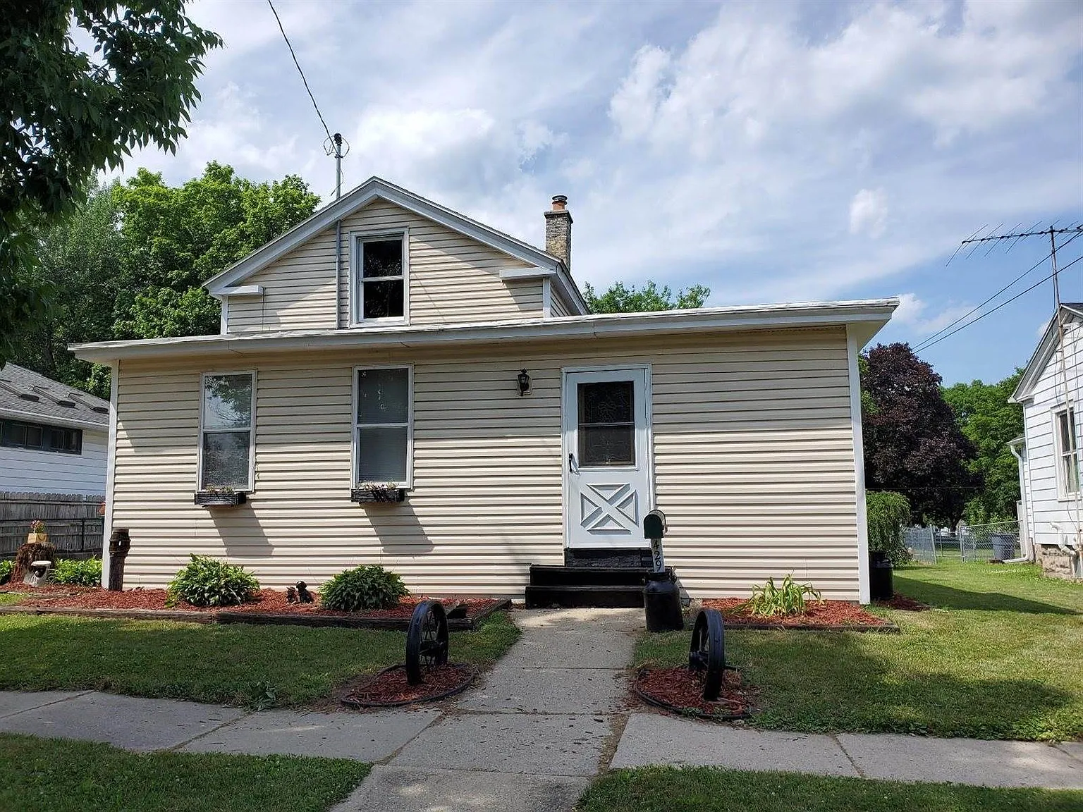 429 S 4th St E photo 1