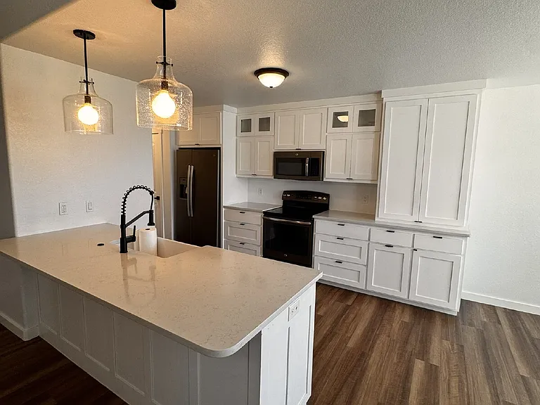 311 Violet St — Photo 4