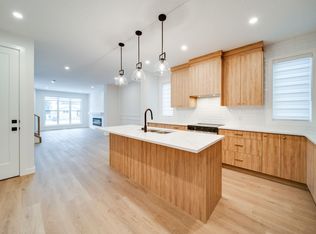 9536 148th St NW, Edmonton, AB T5N3E4